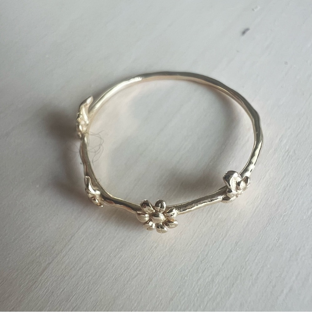 Catbird Flower Garland Ring, Petite size 7 perfect condition! Yellow Gold